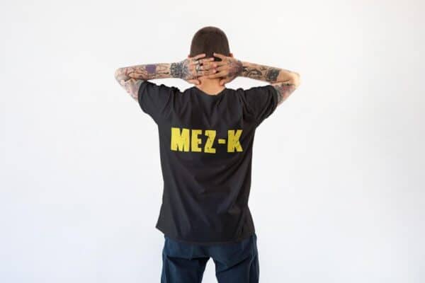 espalda camiseta negra mezk